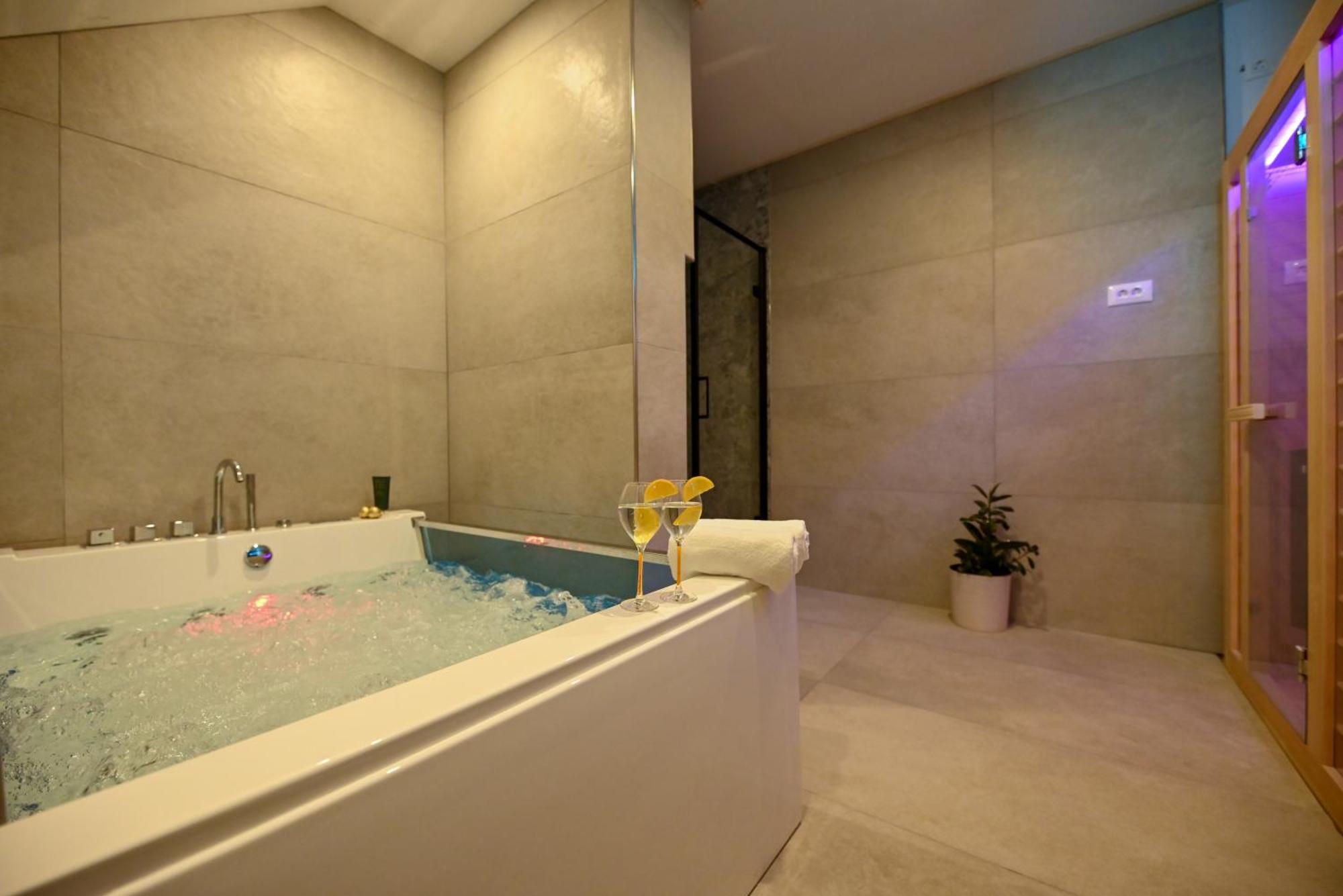 Luxury Apartment With Garden Jacuzzi And Wellness Trogir Exterior foto
