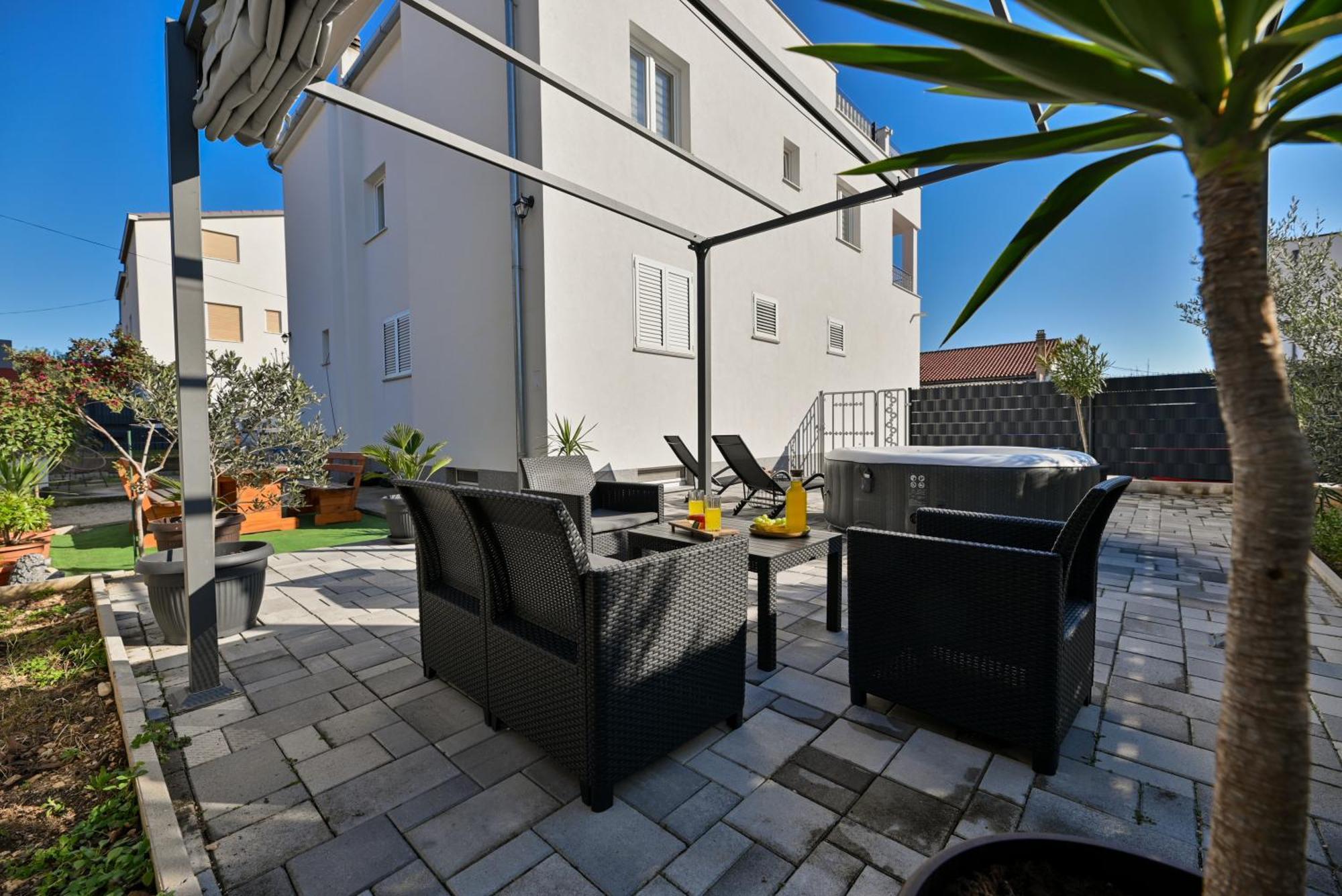 Luxury Apartment With Garden Jacuzzi And Wellness Trogir Exterior foto