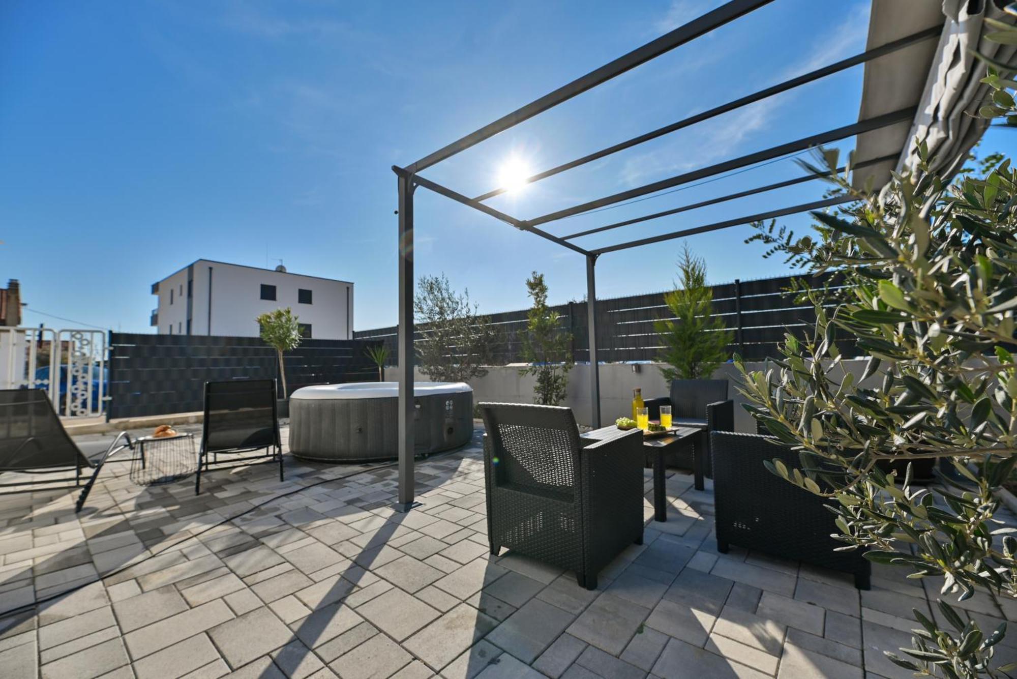 Luxury Apartment With Garden Jacuzzi And Wellness Trogir Exterior foto
