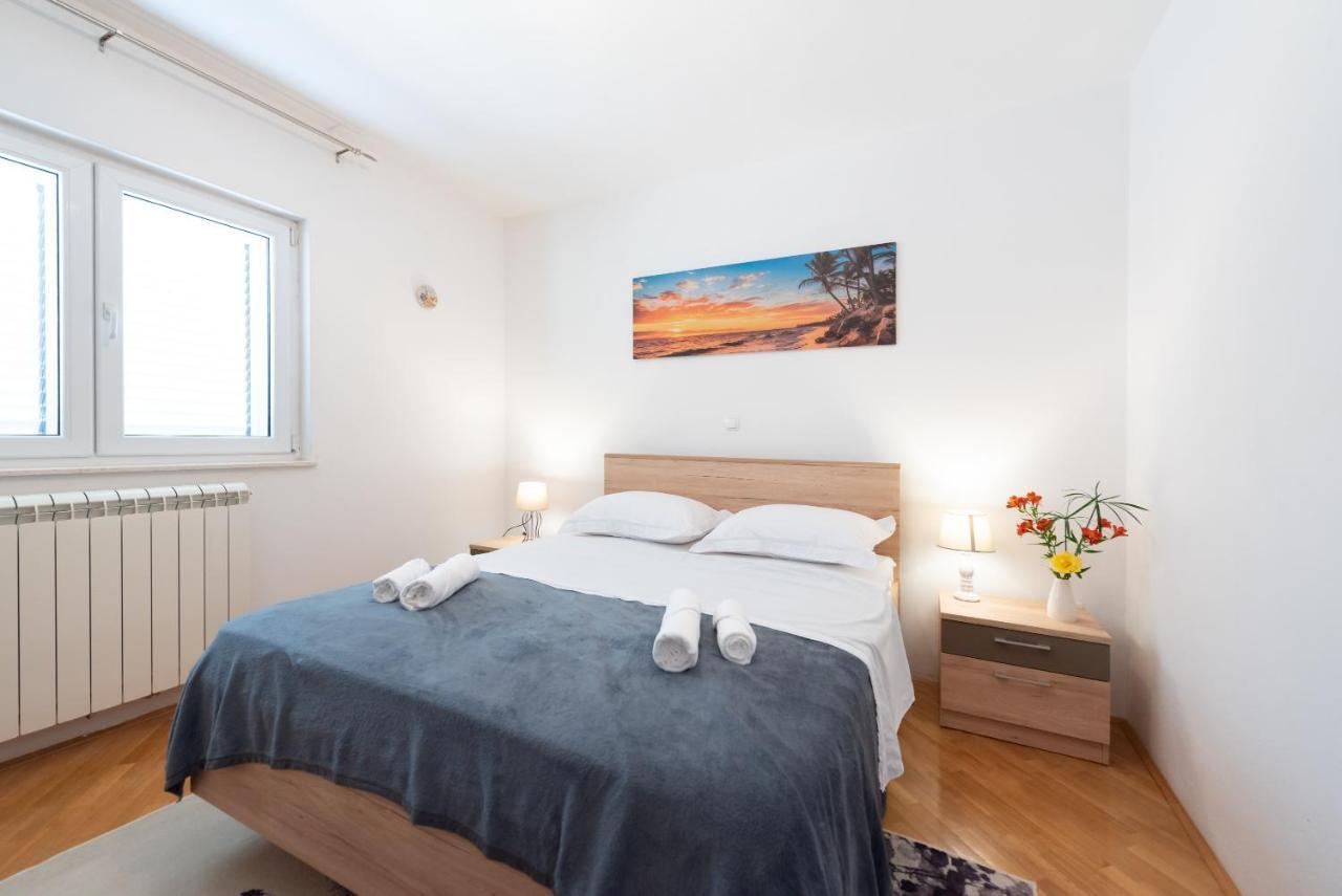 Luxury Apartment With Garden Jacuzzi And Wellness Trogir Exterior foto