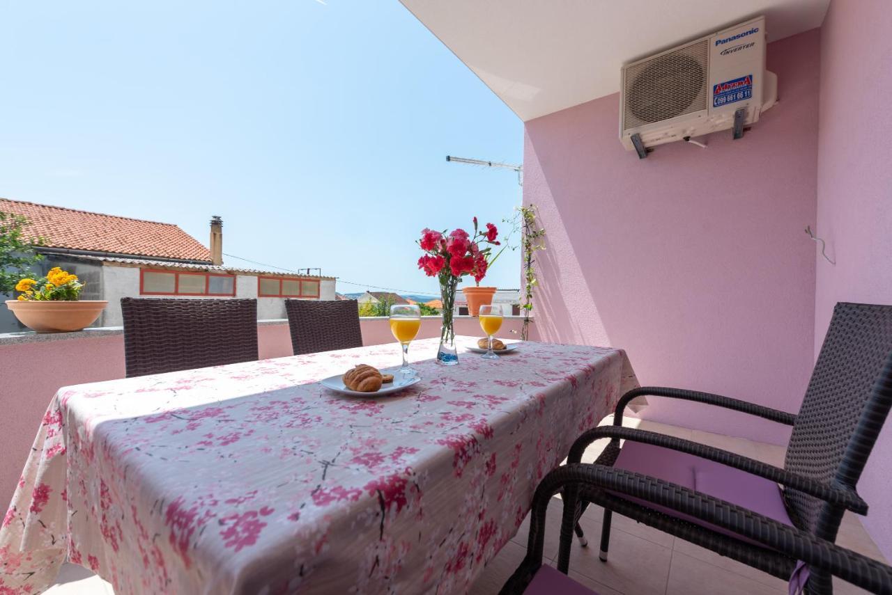Luxury Apartment With Garden Jacuzzi And Wellness Trogir Exterior foto